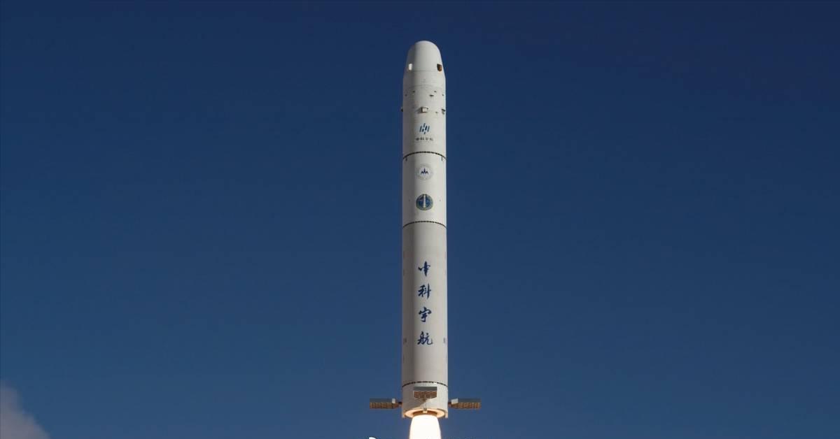 国产亚轨道航天器发射成功，一次可带7人，飞行成本降低30倍，还能精准回收 就