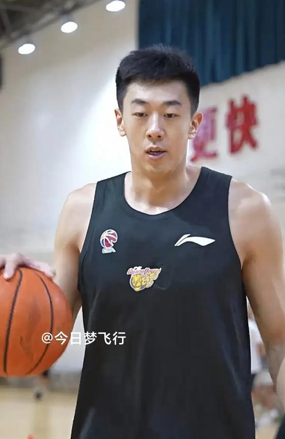 王少杰已经归队，广东队今日专项特训！今晚，广东队官方发布了今日球队的训练视频，