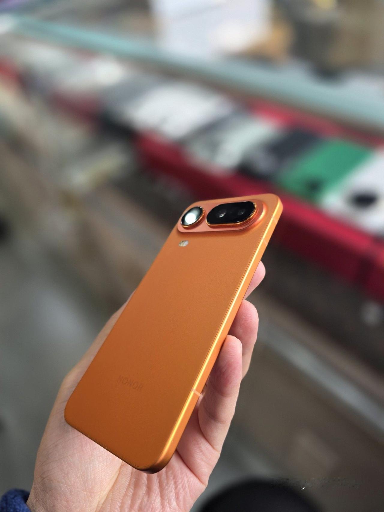 说起轻薄手机，苹果才是祖师爷，但是iPhoneAir为了轻薄牺牲了续航和拍照，