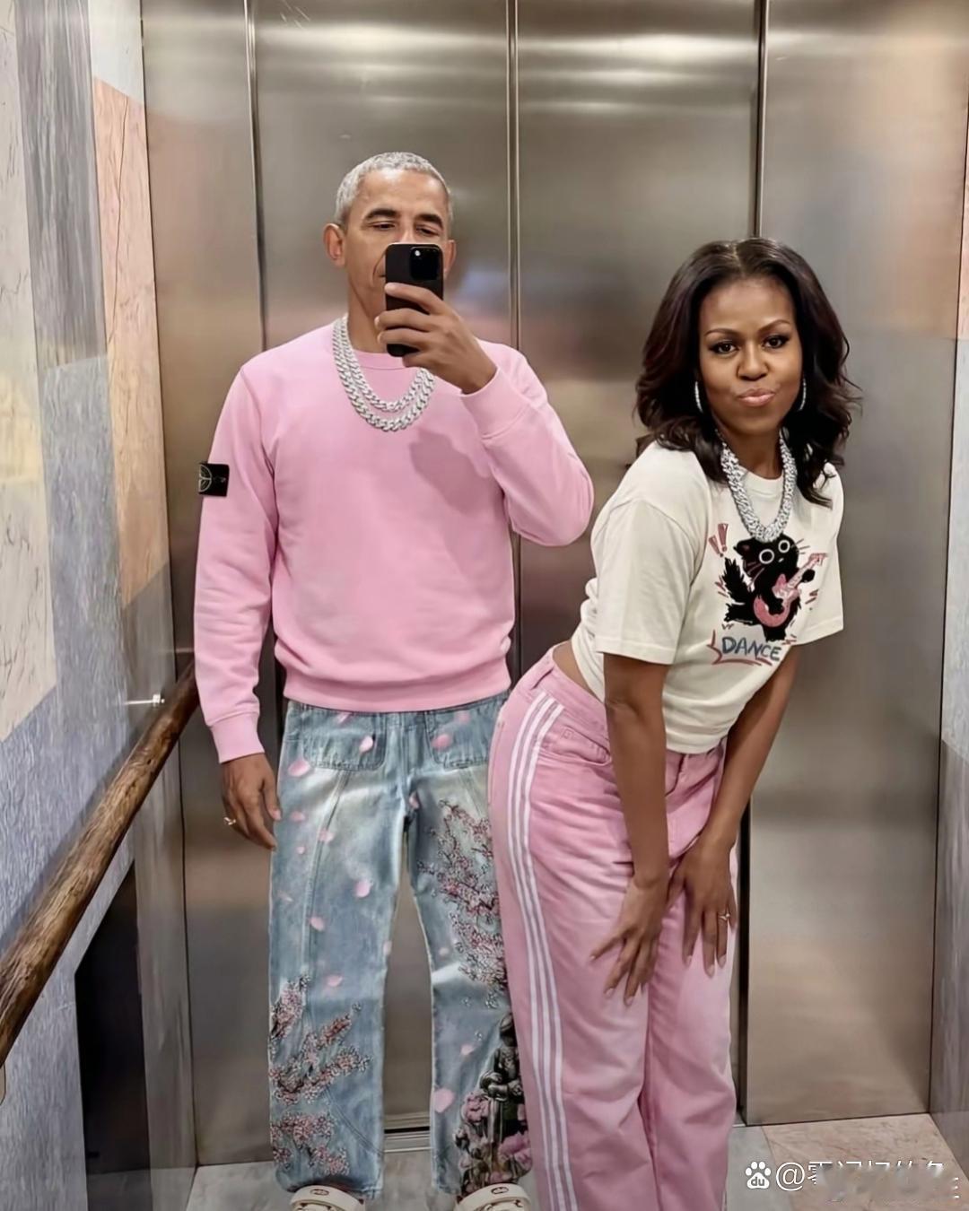 奥巴马和米歇尔穿情侣装。