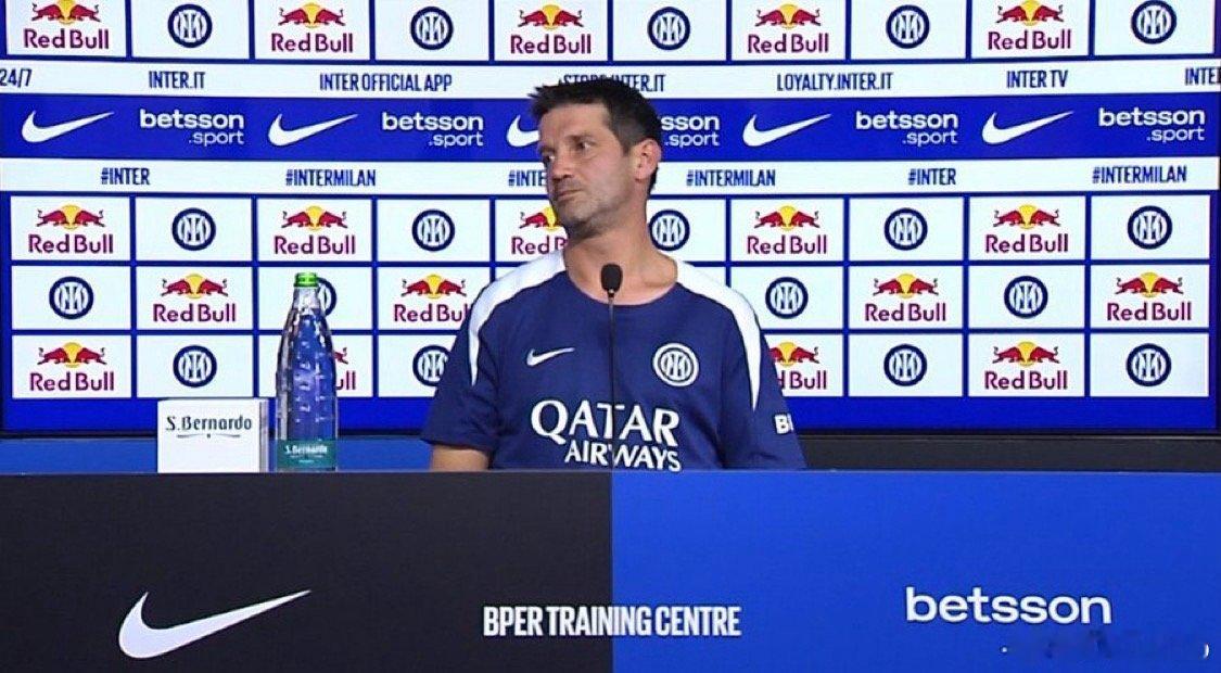 米兰体育报：在对阵科莫的比赛中索默有望重返首发门将的位置巴雷拉和恰球王也将回