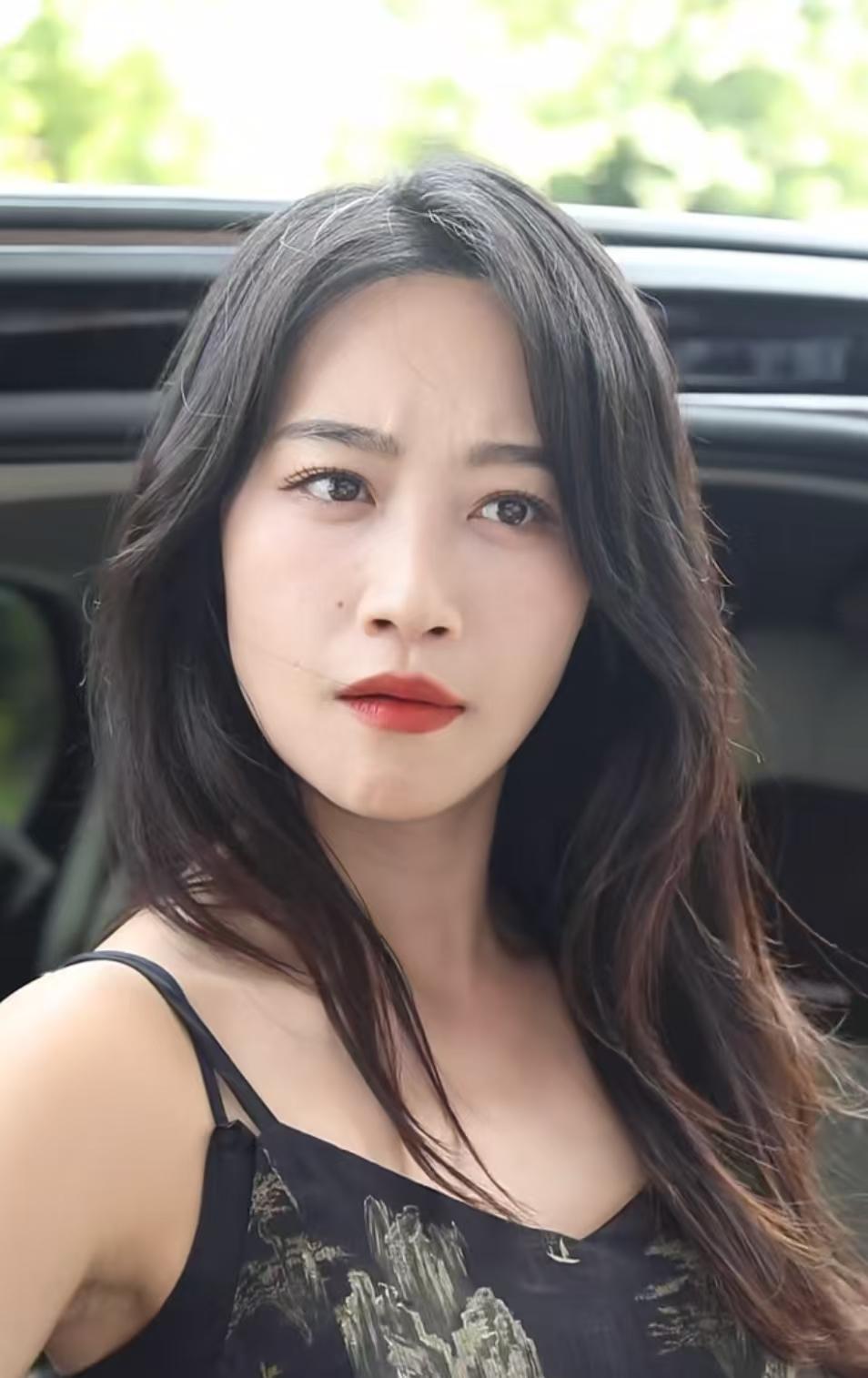 为什么很多人不喜欢蓝盈莹？原因很简单，不是她长的水灵嫉妒，也不是她人品不好，而是