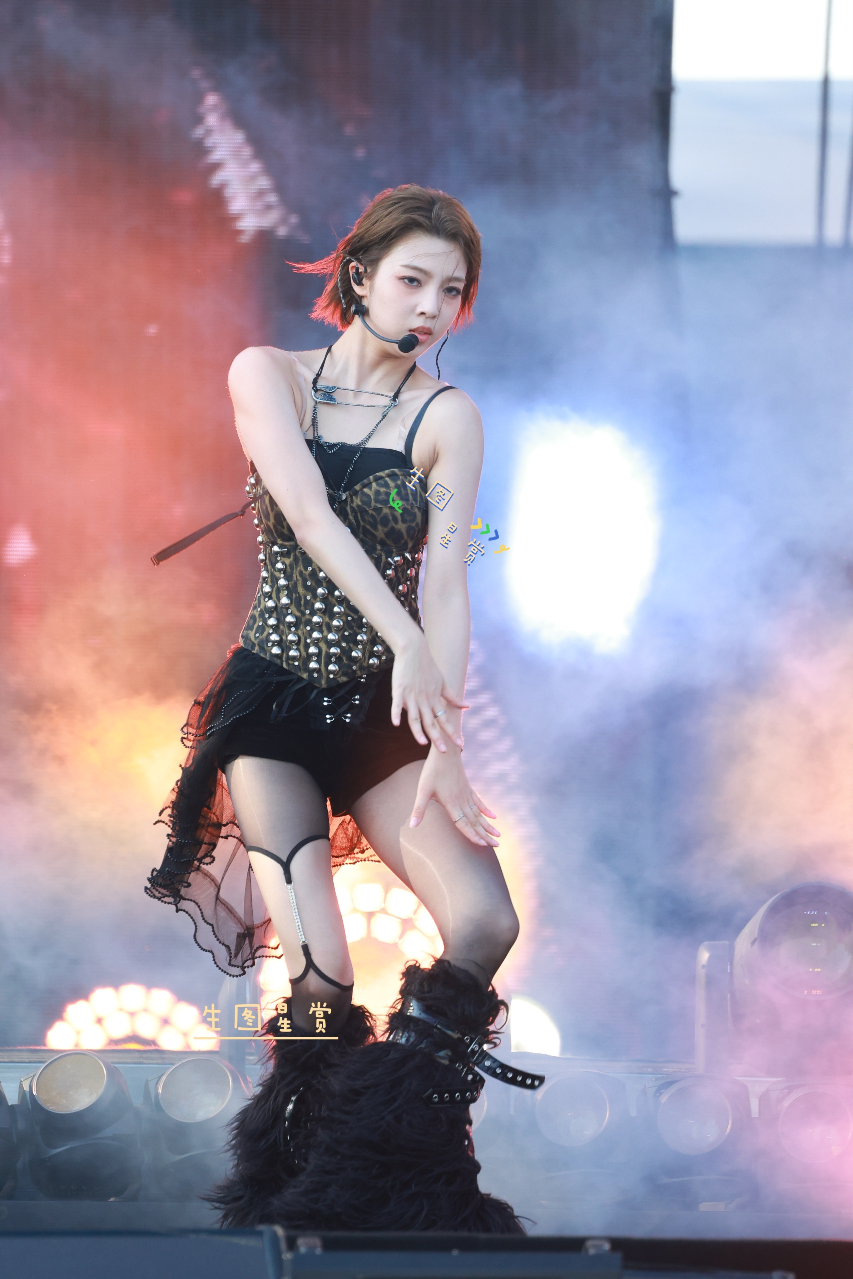 刘婷秀青岛jumppark音乐节演出黑丝辣妹燃烧这炎炎夏日🔥🎵red组合