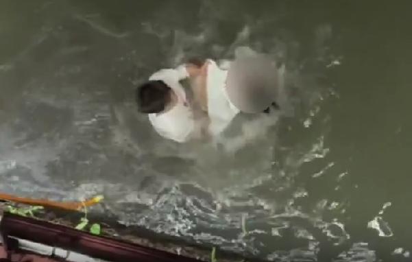 这几天杭州救人视频被举报的事，真是让人心里五味杂陈。高先生冒着深秋河水的冰冷，