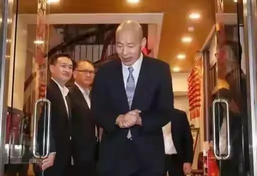 韩国瑜点名傅崐萁辞职后，绿营表达感谢，意欲何为？傅崐萁棋高一着！由于绿营屡屡试