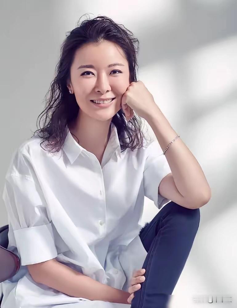 主持人当面问54岁的柯蓝：“你这年纪还没结婚，不着急吗？”一般人早尴尬了，柯