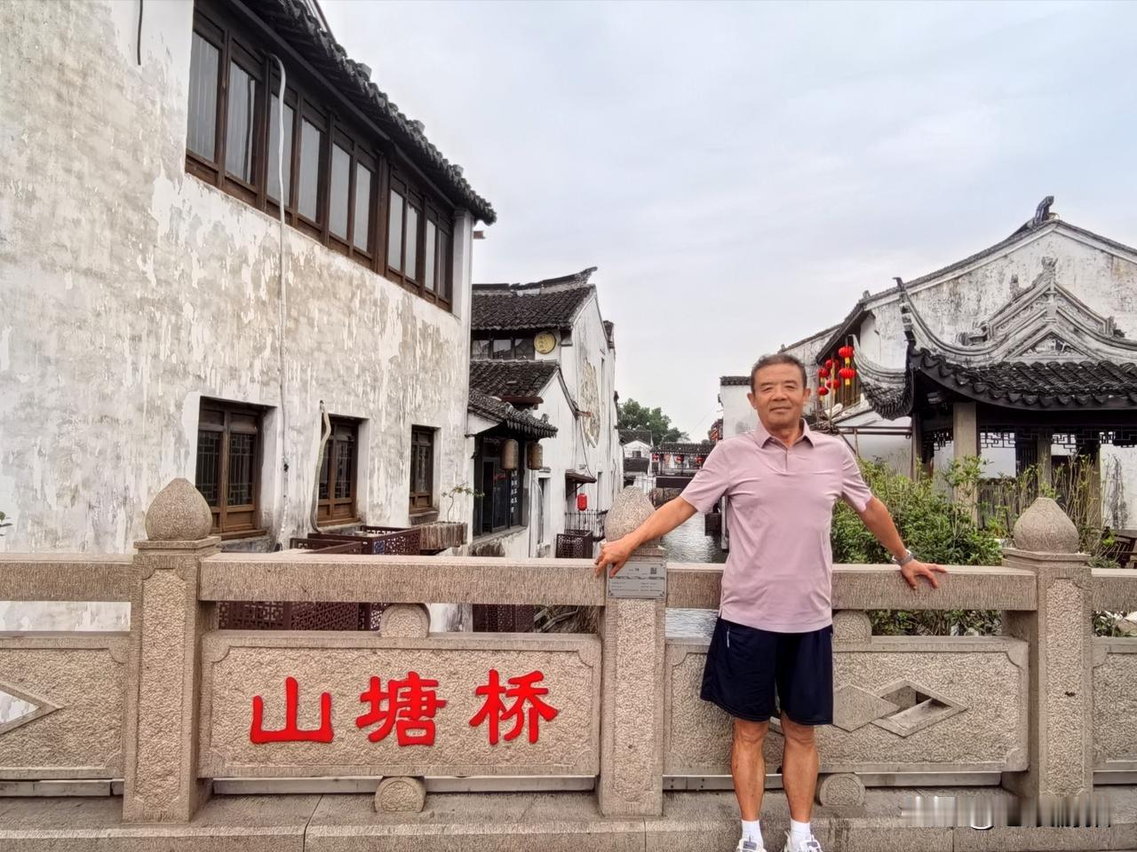 苏州七里山塘位于‌苏州市姑苏区‌，是‌国家AAAA级旅游景区‌及‌中国历史文