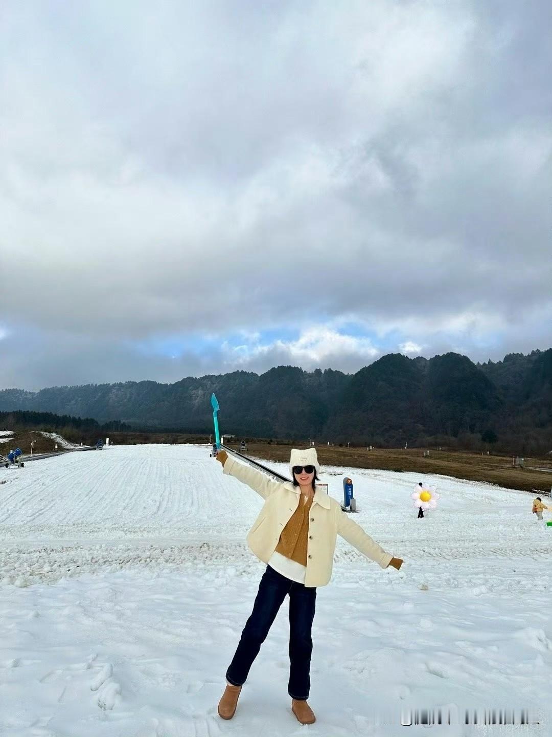 2025年只剩下最后两天了。这一年，我晒过太阳，沐过风霜。有过开怀大笑的