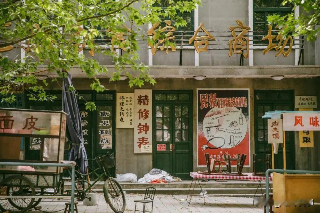 电视剧《主角》主要在陕西拍摄，少量场景在山西。核心取景地-西影风雷年代影视