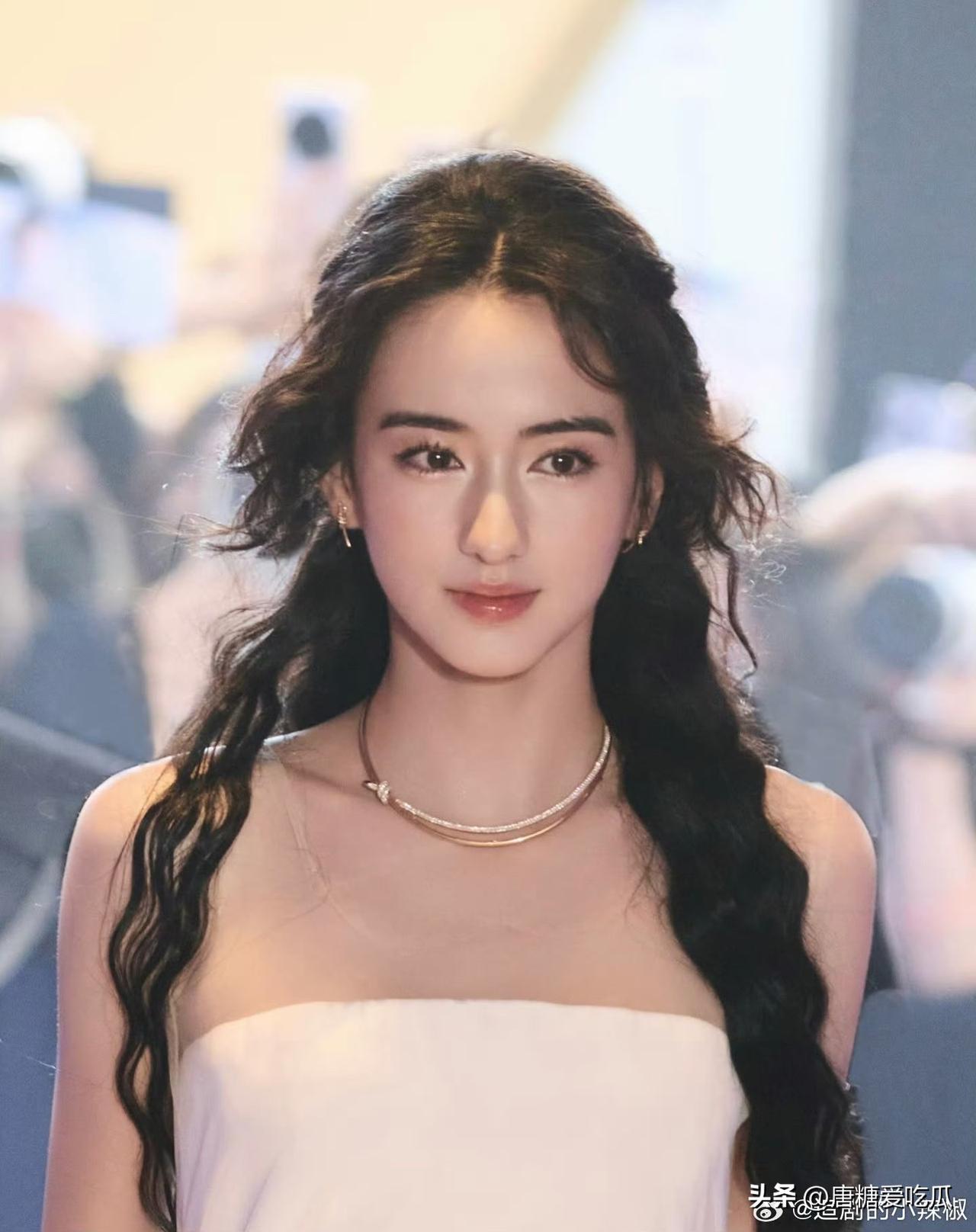 肖战的实力在他一部部女主角里展现的淋漓尽致他的新剧《十日终焉》女主是李宛旦，