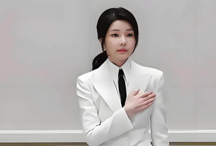 金建希没能等来好消息，丈夫尹锡悦没法出来，再次被批准羁押。原本尹锡悦拘留的日期已