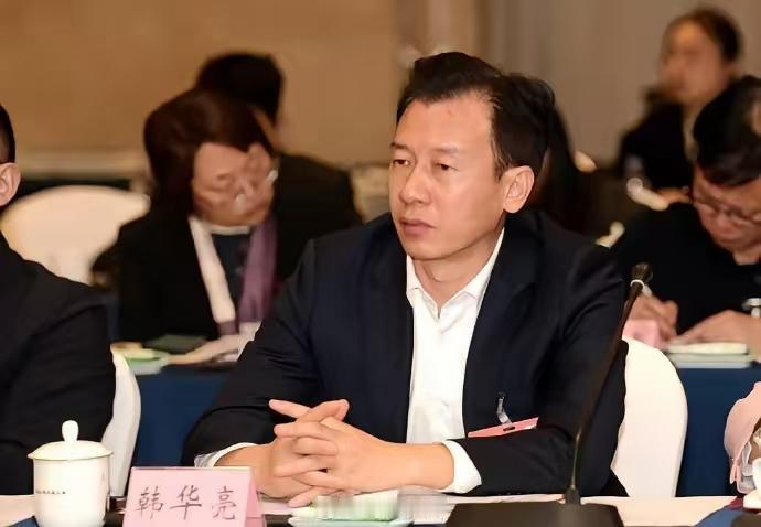 电动车违规狂飙时速40km/h，四川省人大代表韩华亮建议：建议提高电动车违法成本