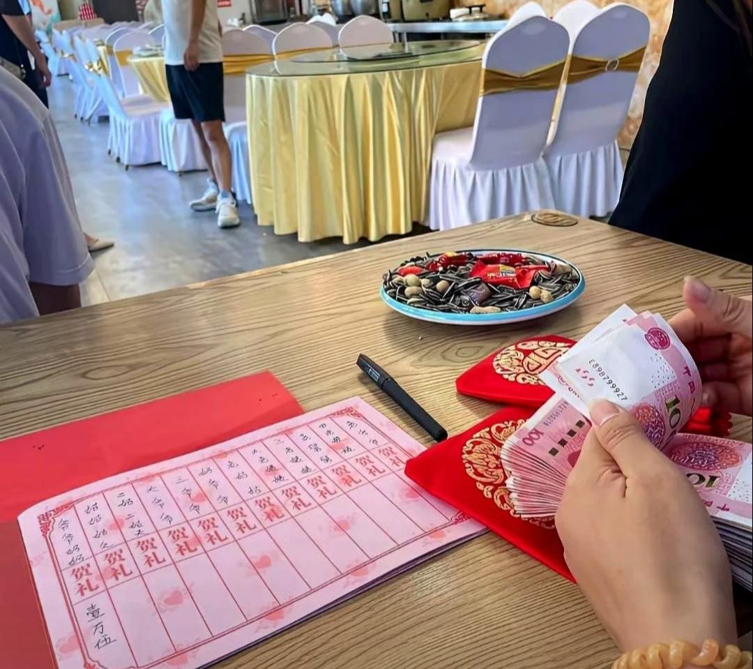 家人们，我家老大结婚，他小叔包了3800。我家老二结婚，他小叔又包了3800，两