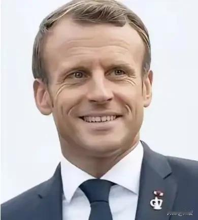 果不其然！扭头就翻脸。说他是变色龙一点儿不为过。马克龙刚刚才回到法国