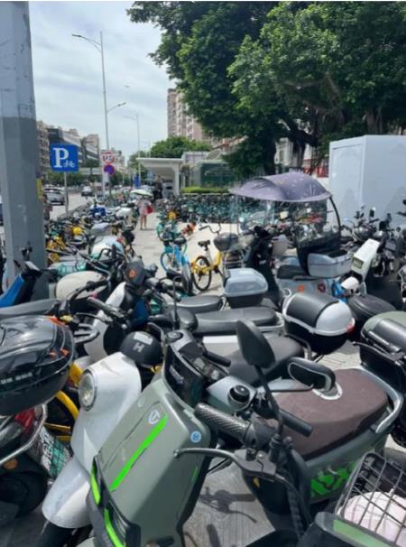 深圳电动车乱象，总结起来，大概有如下原因：一、缺乏规划，电动车行驶路线、数量