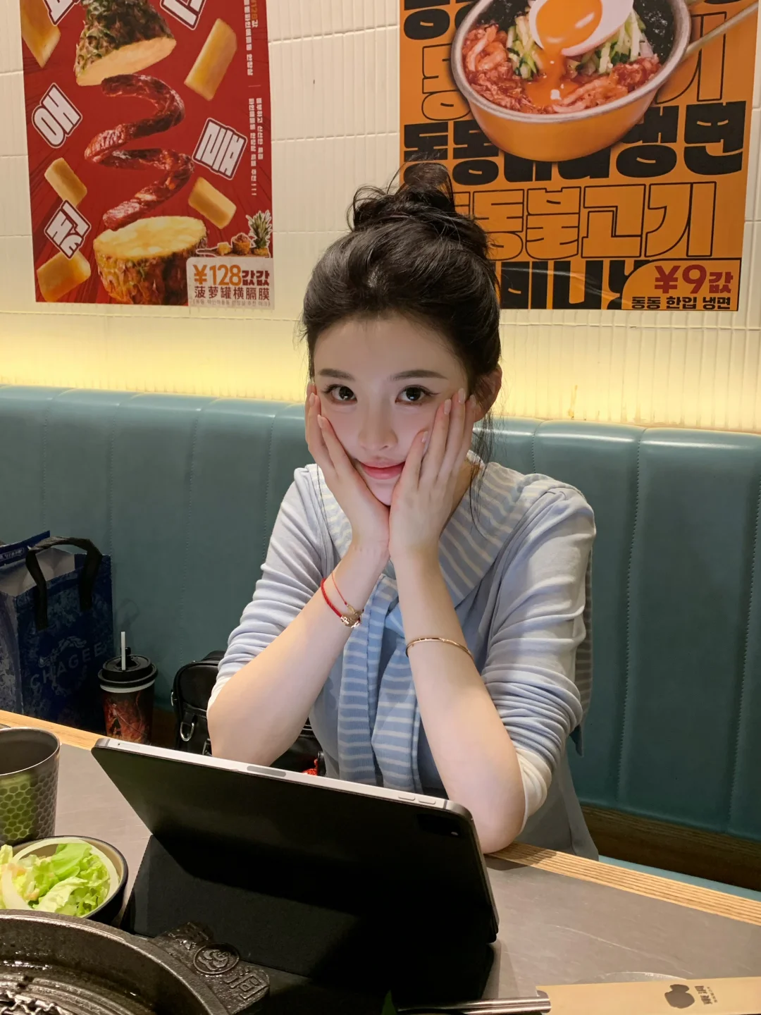 烤肉店拍照