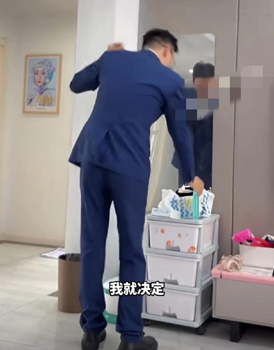 老天爷追着喂饭！男子因“漫画腿”被丝袜厂家邀请拍广告，果断辞职做丝袜广告外包！