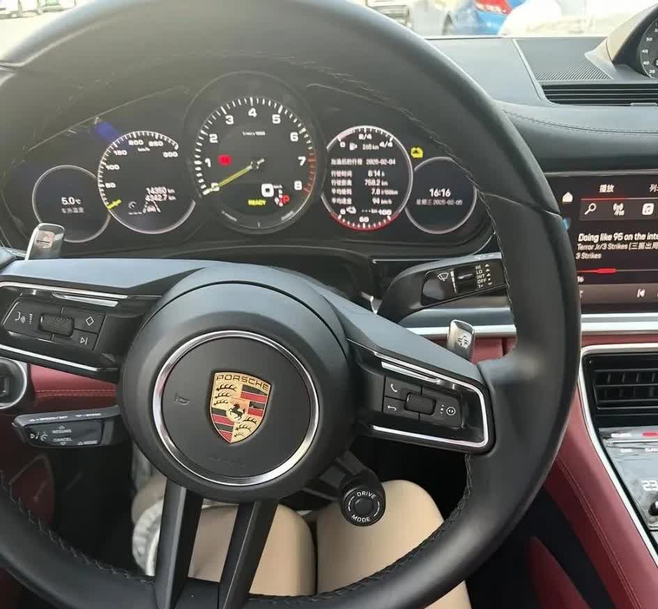 如果你只能买一辆车，我建议你们买油车。啊，而且尽量买那种低排量省油的啊。现在