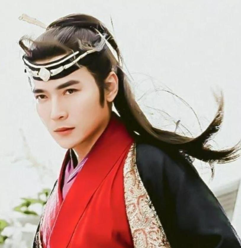 1998年，焦恩俊差点被逼疯了！就因为签了一份合同，他不得不跟一个看起来60岁的