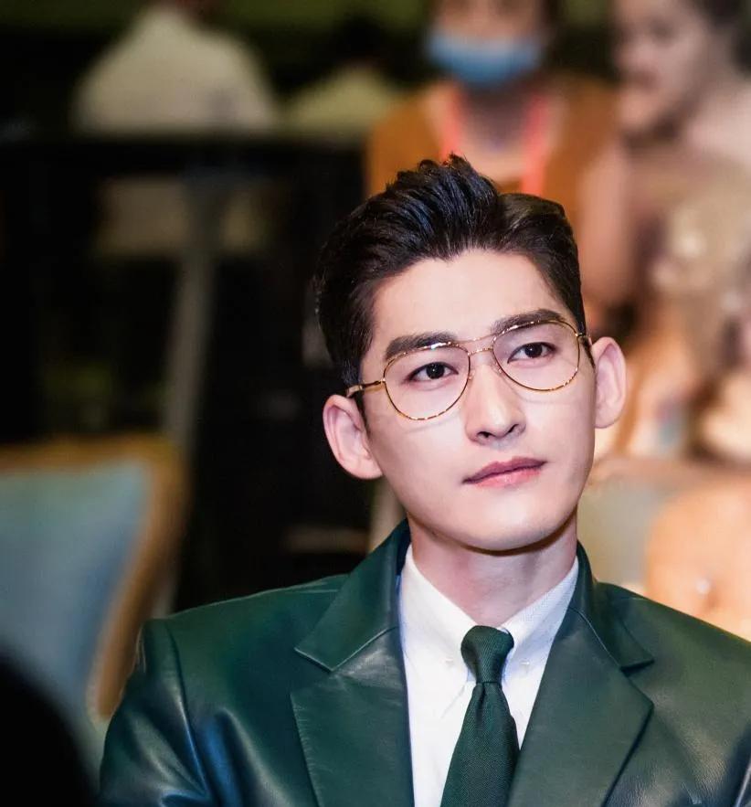 关于演员张翰的六条相关信息：1、代表作品《一起来看流星雨》《胜女的代价》《隋唐