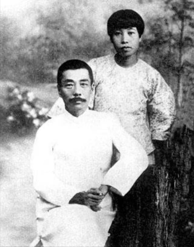 1968年，许广平突发心脏病被送往医院，在她快不行的时候，她拉着儿子周海婴的手，