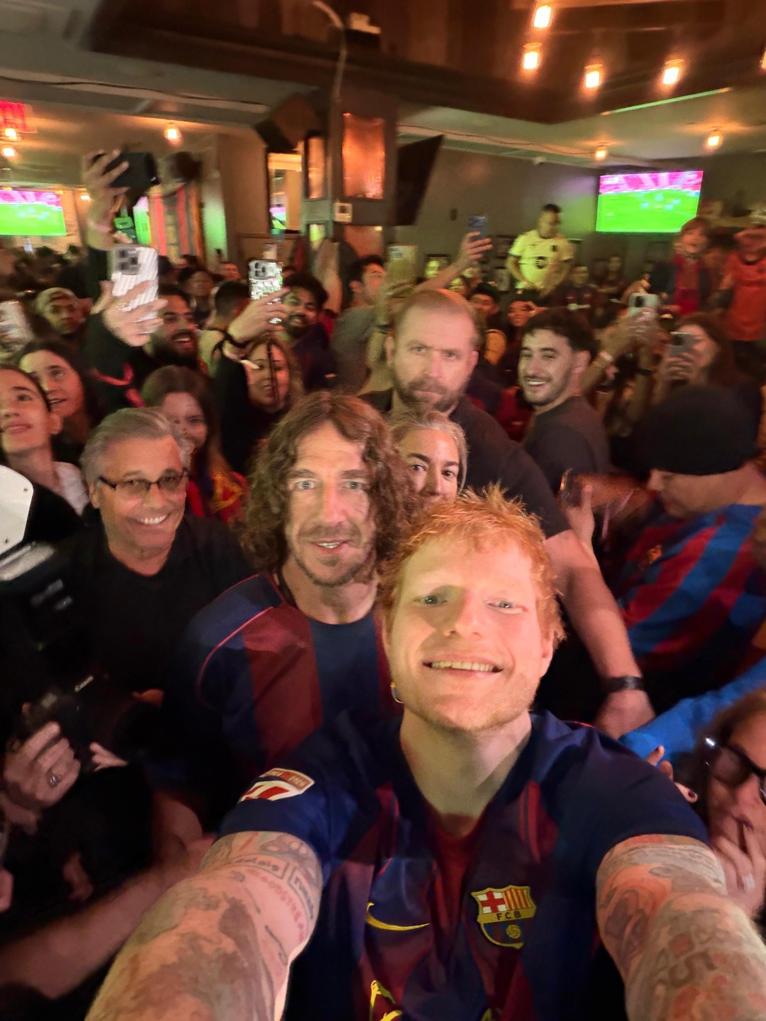 艾德·希兰和普约尔一起看国家德比😍😍😍😍😍😍😍😍😍😍😍巴萨