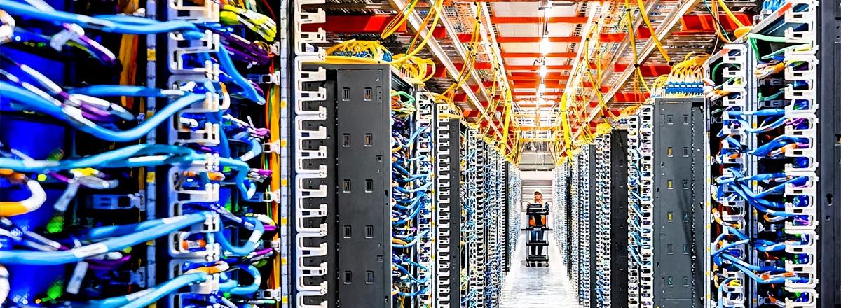 惊爆！伊朗革命卫队突袭美科技“心脏”数字时代，战争形态巨变！导弹不再只瞄准军