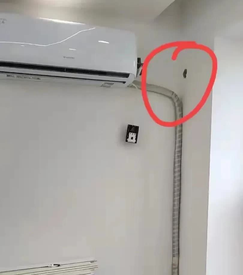 广东，一名男子给家里装了个空调，因为要上班，正好父亲在家里，他就让父亲帮忙招顾一
