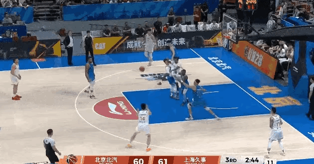 20分大崩盘！上海惊天逆转，李弘权8分暴击打懵北京CBA季后赛京沪大战G4，上演