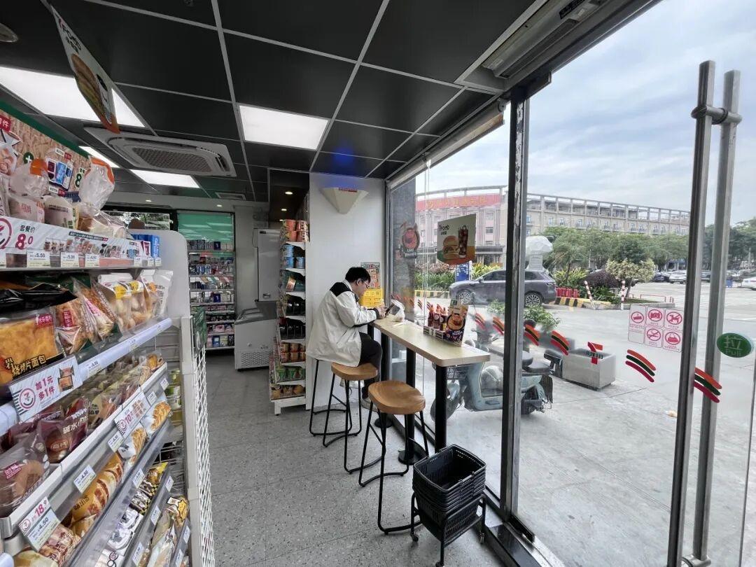 45条赚钱门道，选对路少奋斗10年1．进厂当普工°：年收入8万左右，稳定但重复