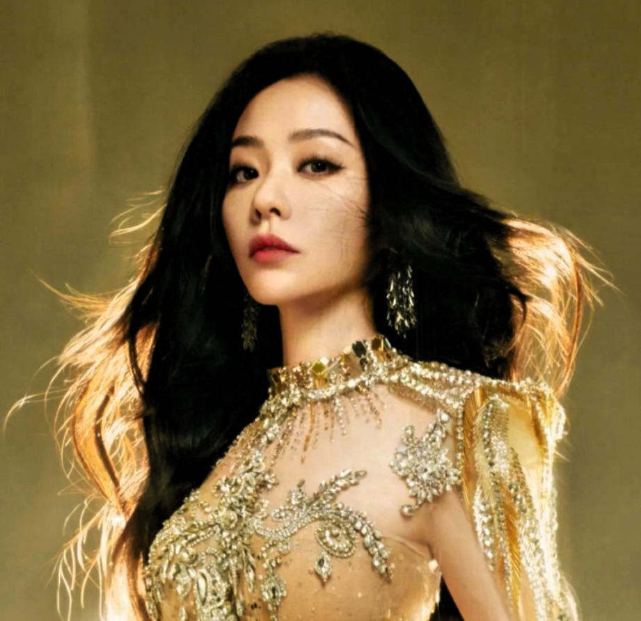 张靓颖在最新长文中透露身体状况，她因高强度工作导致旧伤复发，同时伴有其他健康问题