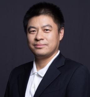 杨跃东，来自安徽无为的超级学霸，中科大顶尖博士，美国印第安纳大学博士后，连续多年