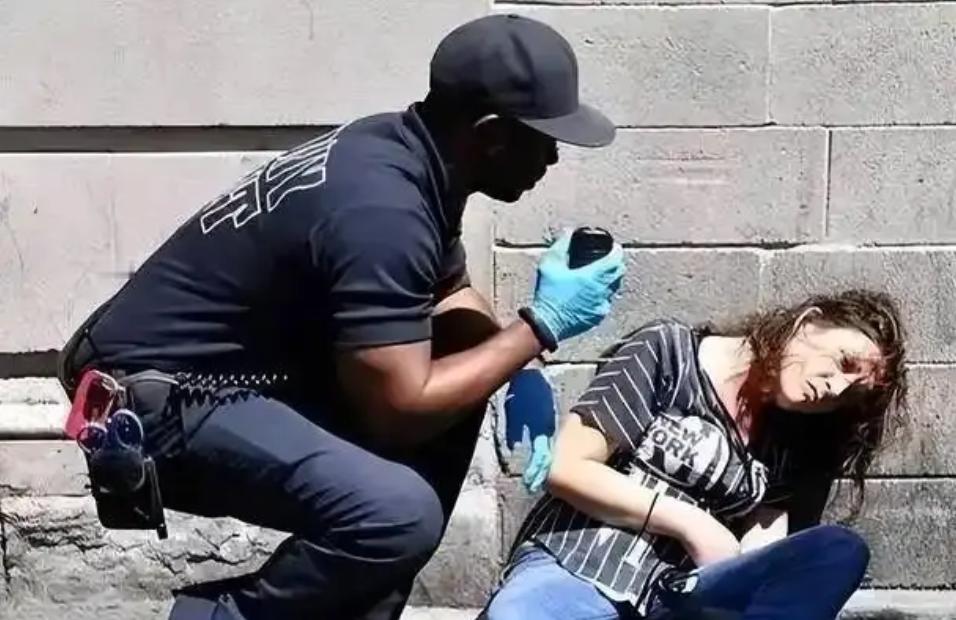 芬太尼为什么把美国折腾得那么疯？要说当下最让美国头疼的东西，芬太尼绝对算一