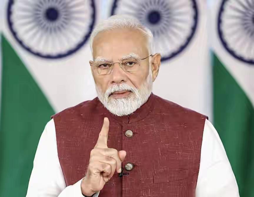 印度这次把脸丢大了！当地时间11月21日，印度国产“光辉”战机在迪拜航展进行飞行