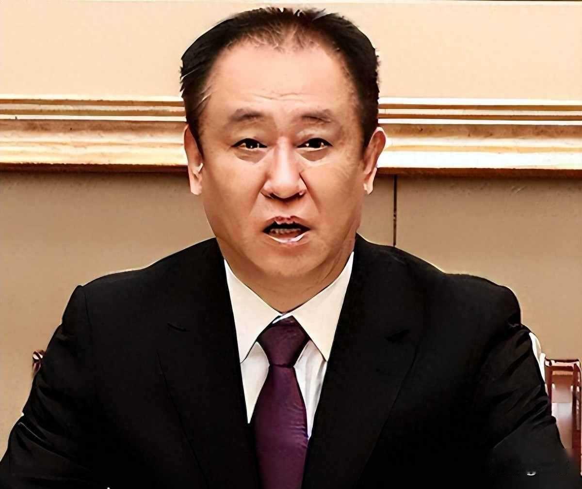 许家印被判无期那天，我翻了翻一个恒大业主群。群里安静得反常。没人刷"大快人