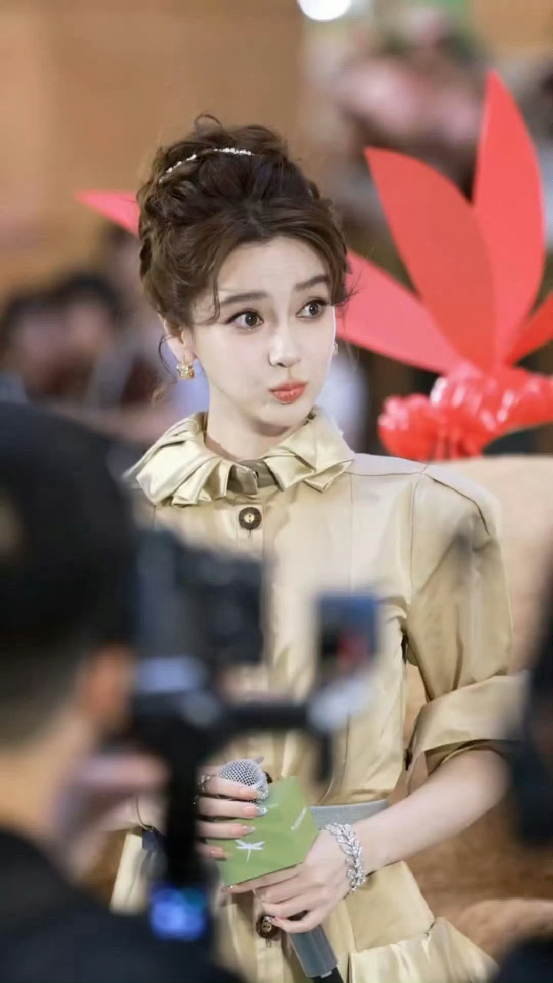 Angelababy直播小海绵问angelababy好不好看到底谁见过bab
