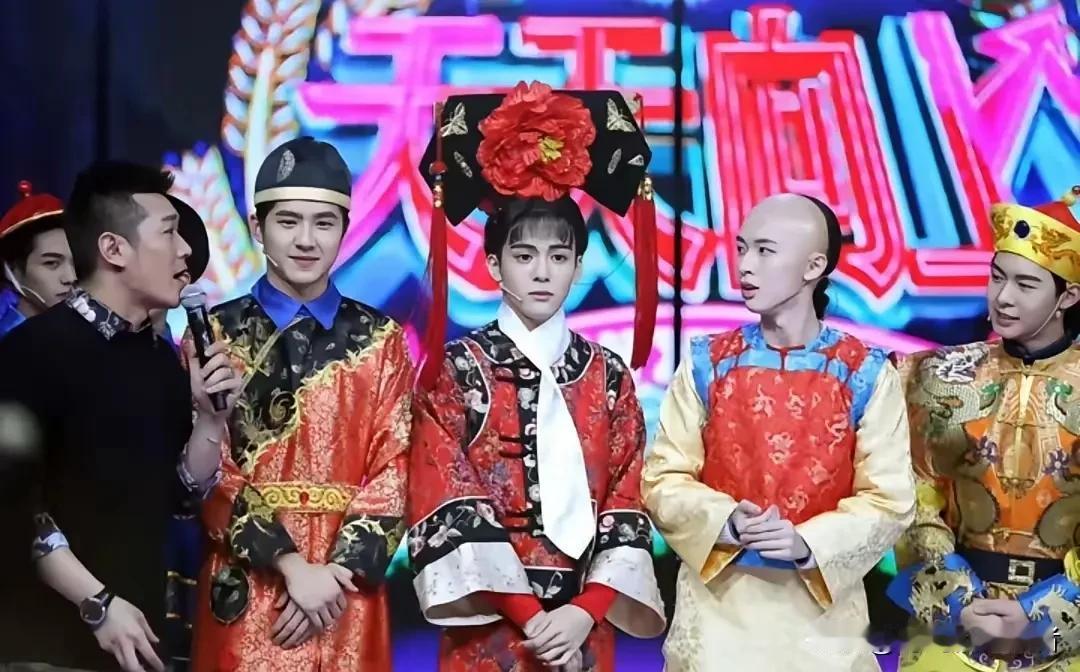 曾舜晞怎么可以这么可爱，比女版小燕子都要俏皮，曾舜晞模仿《还珠格格》小燕子。虽然