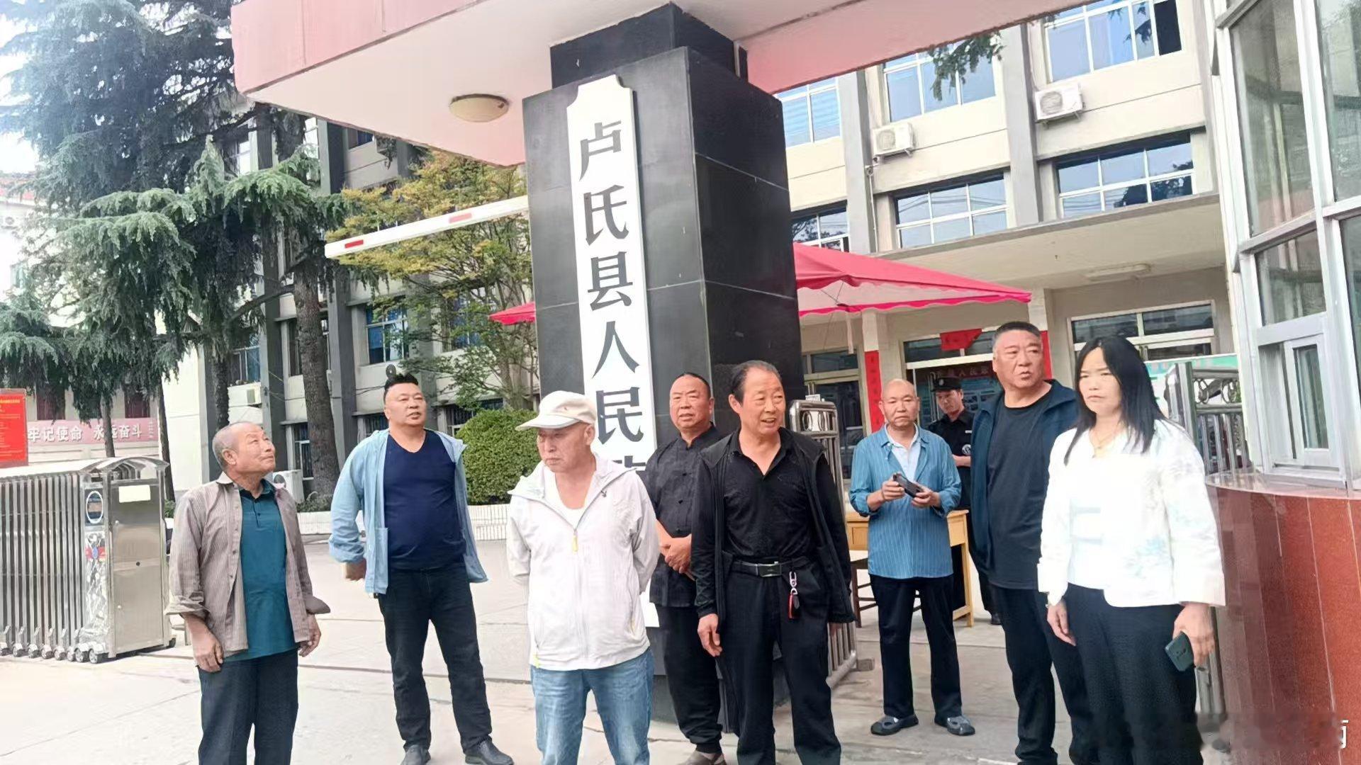 扶贫公路变'讨薪路'！卢氏县农民工血汗钱被拖欠6年，法律为何成空文？