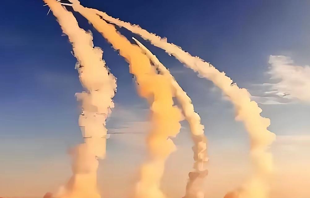 泽连斯基的天空，真的可能已然崩塌。随着红军城的沦陷，乌克兰的防线开始瓦解，俄罗