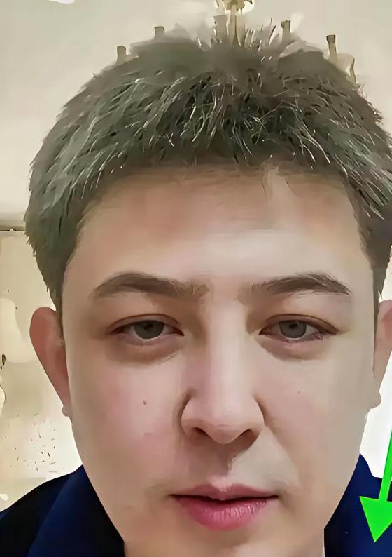 [呲牙笑]昨晚八点，春晚老艺术家孙涛的东北杂粮带货直播间，本是一派烟火气的接地气场