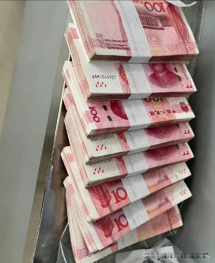 亲弟弟五年前跟我借了8万块钱，一直也没有还，甚至连句话都没有…我已失业好几个