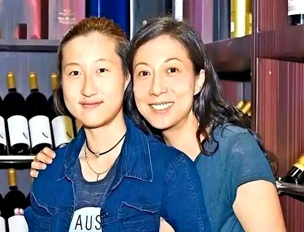 瞒了整整25年，72岁的成龙竟然就这么被“洗白”了？谁能想到，当年闹得满城风雨