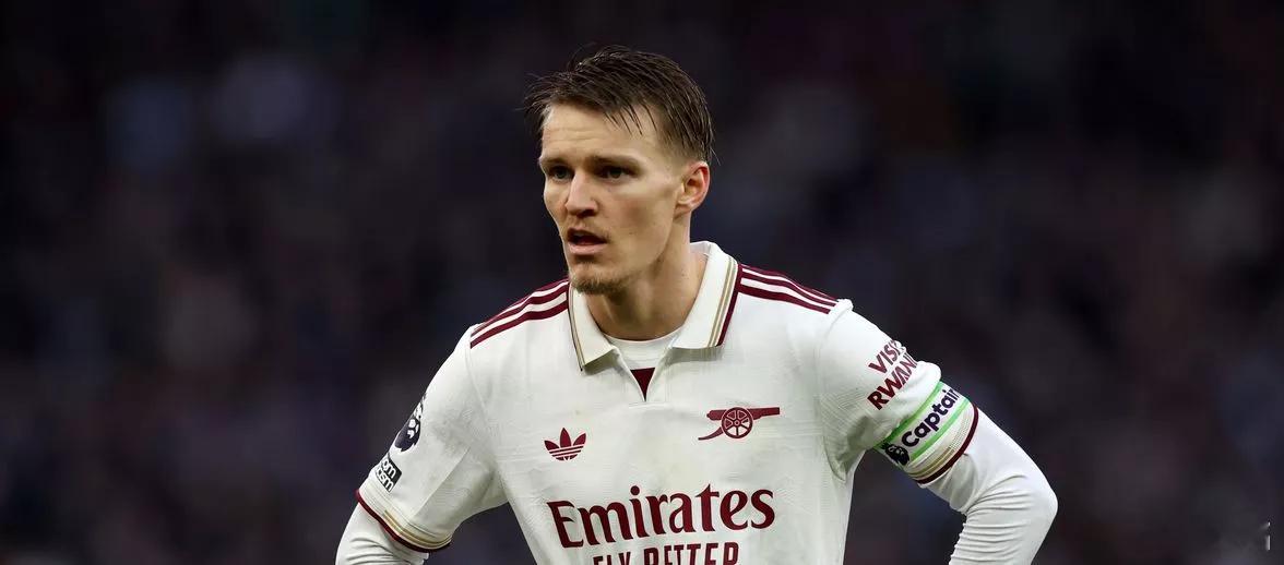 阿森纳这两天媒体和球迷还在讨论1-2维拉那个最后的失球，以及失球后阿森纳球员的