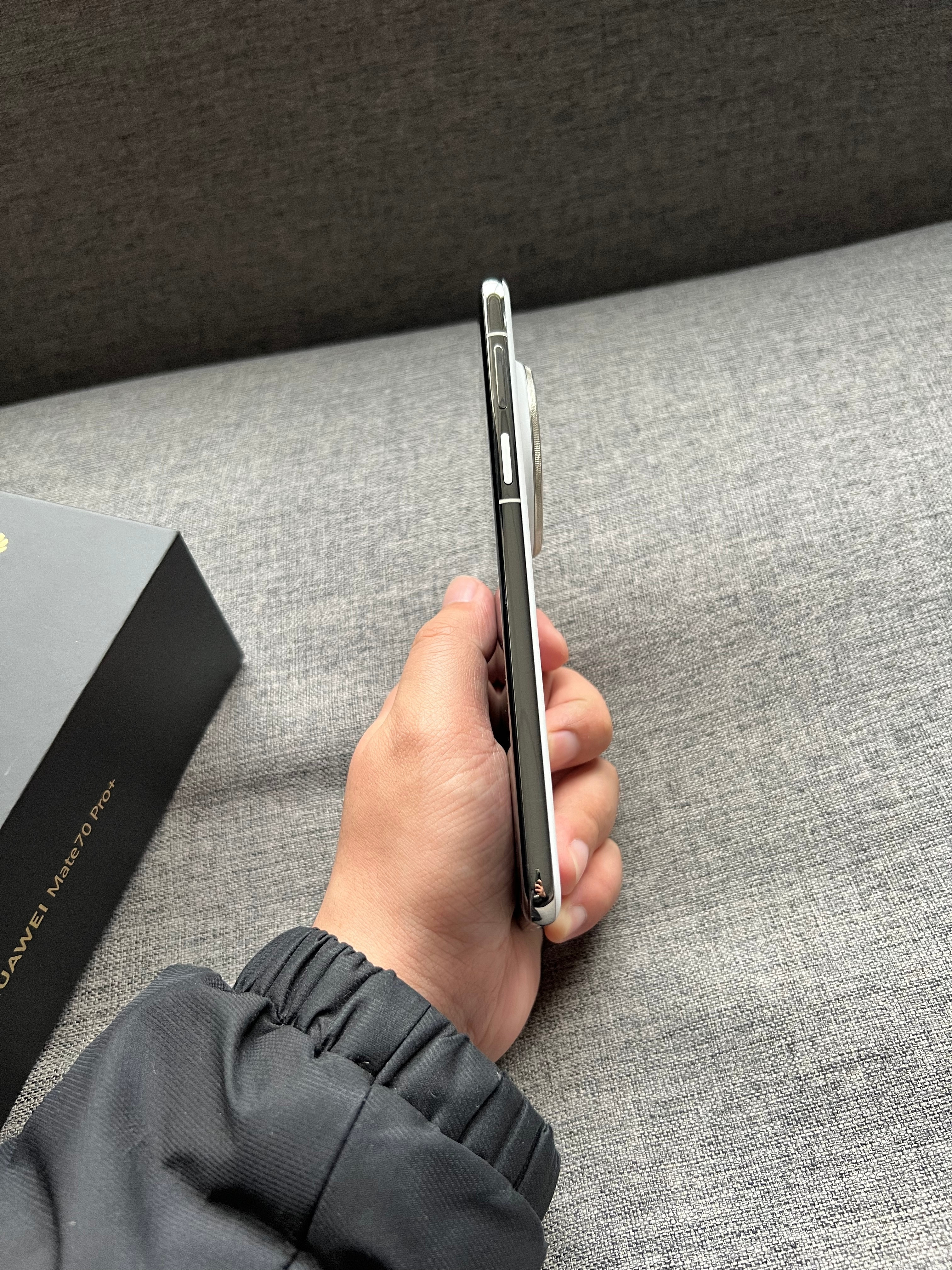 华为Mate70Pro+16+512G羽衣白，盒子配件全套，95新，屏幕仅