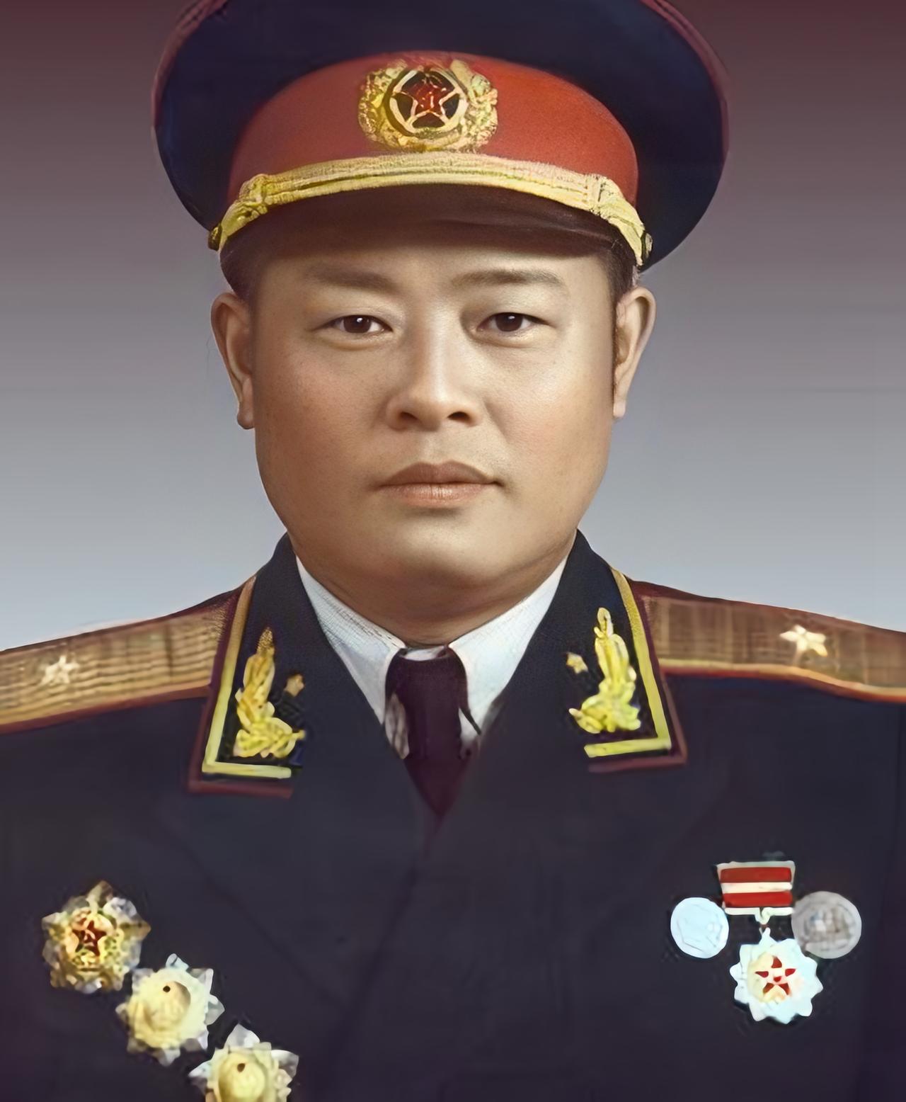 关于谢振华被授予少将军衔是否偏低，从历史资料和普遍观点来看，这个军衔确实评低了。