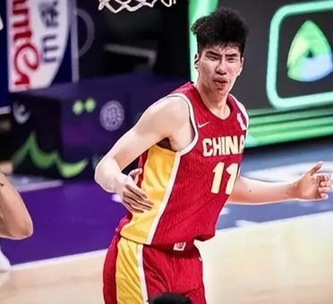 亚洲杯！中国男篮两连胜，我们不得不相信有三个人的表现可谓“天差地别”，看他们数据