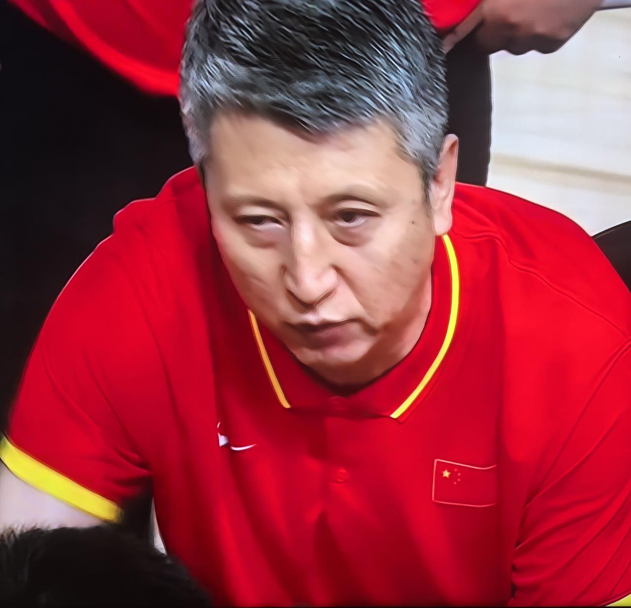 中国男篮两次惨败日本残阵，到底该由谁来担责！截至2026年9月，中国男篮和日