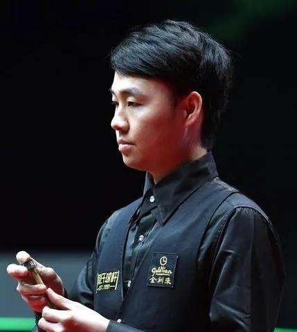 徐思冠军联赛第7小组循环赛笫6场以3-1的比分战胜瑞恩戴。小组循环赛6战3胜3