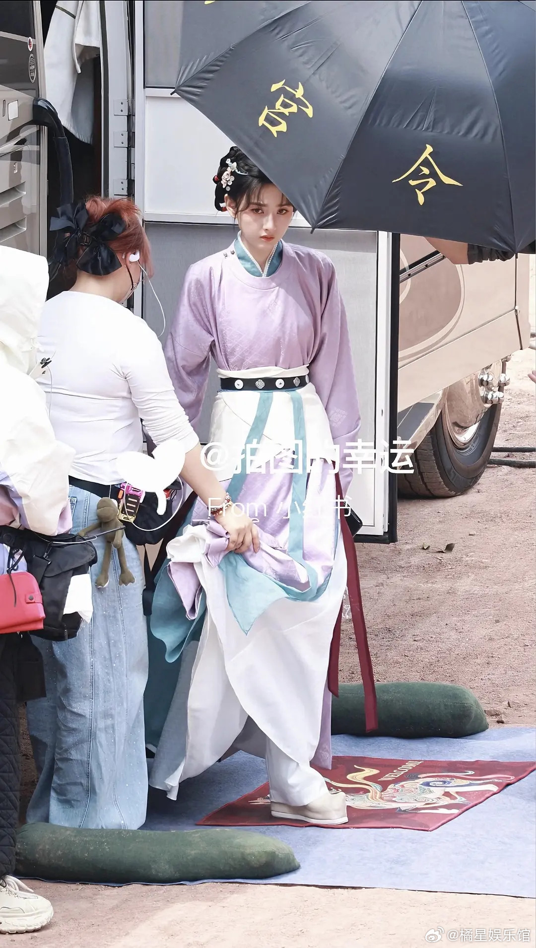 宋祖儿出妆，感觉这个面料真的好廉价啊