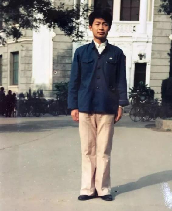 114次庭审，一个清华半导体博士，被关了1277天。把他送进去的，不是别人，是他